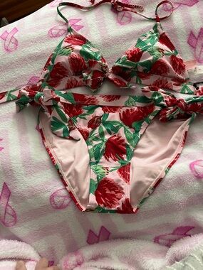 🌸 **Juicy Couture Floral Bikini Set – Playful, Bright & So Fun** 🌸